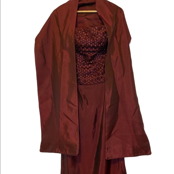 Helen Morley Maroon Iridescent Embroidered Strapless Maxi Gown with Sash Size 6 - Picture 8 of 11